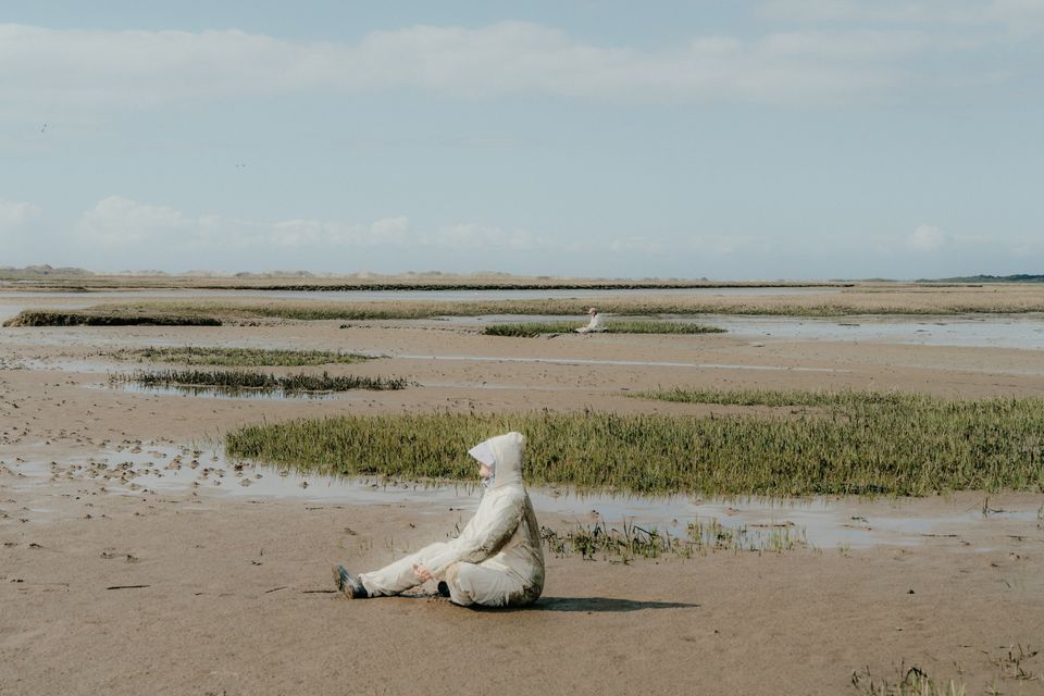18 nordiske kunstnere rykker ud på stranden ved Blåvandshuk